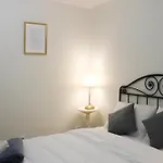 Small New Apartment In The Heart Of The 2Nd