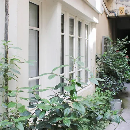 Small New In The Heart Of The 2nd *